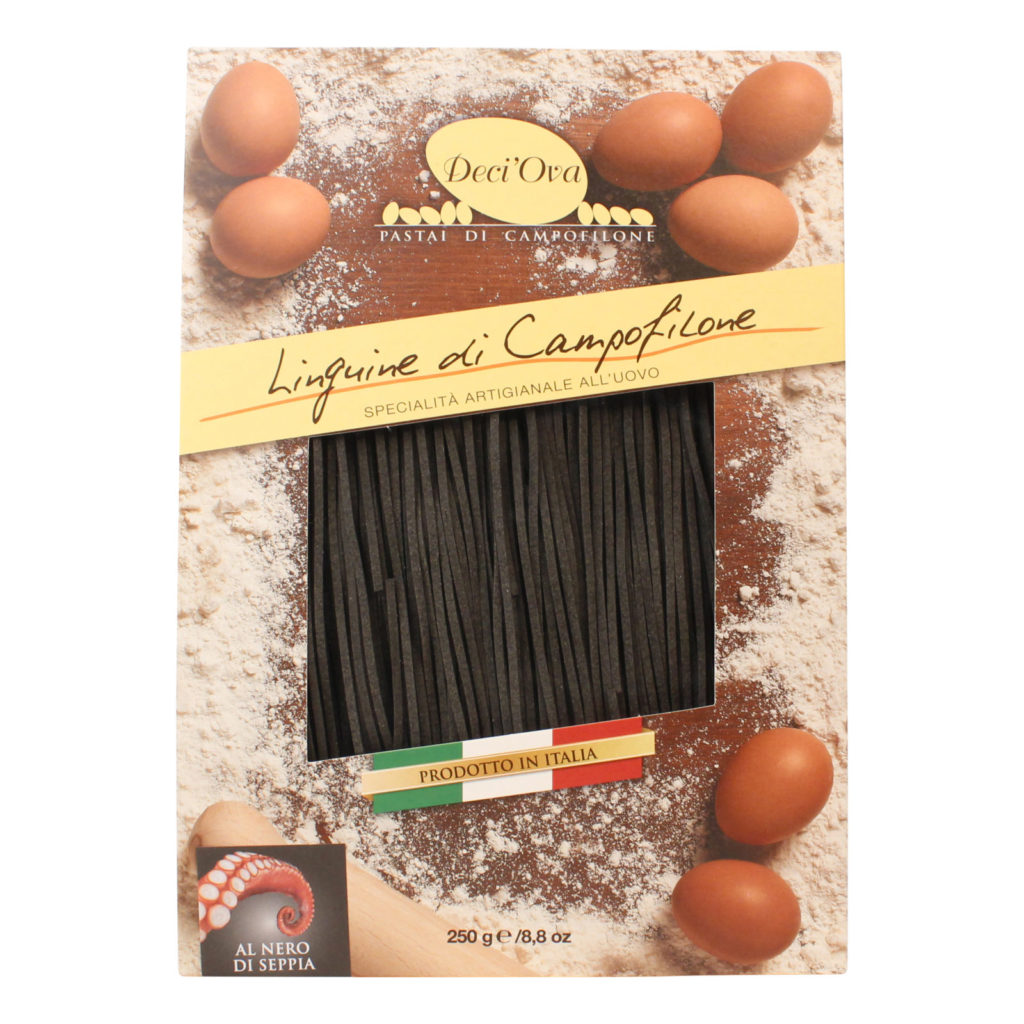 Zwarte linguine met inktvis inkt