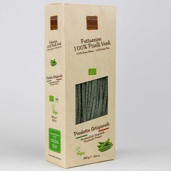 Vegan fettuccine gemaakt van doperwten van Leonardo Carassai