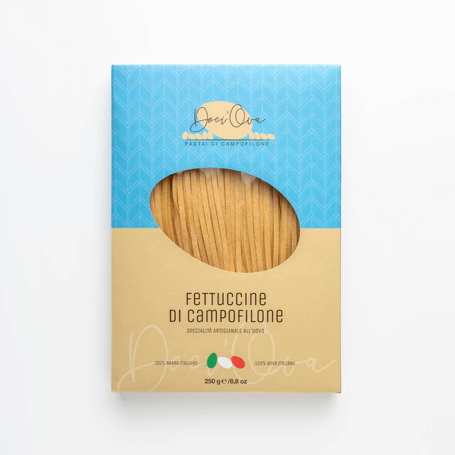Ambachtelijke Fettuccine di Campofilone IGP – flinterdunne eierpasta met rijke smaak. Slechts 1–2 min. kooktijd. Ideaal voor klassieke of romige Italiaanse pastagerechten.