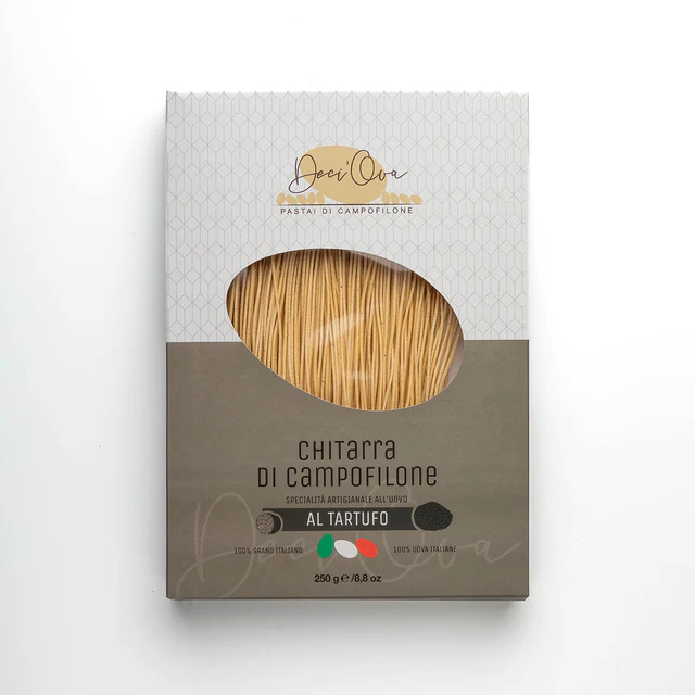 Pasta alla Chitarra met truffel – ambachtelijke eierpasta uit Campofilone met echte zwarte truffel. Luxe smaak, snelle bereiding. 250g – goed voor 2 à 3 personen.