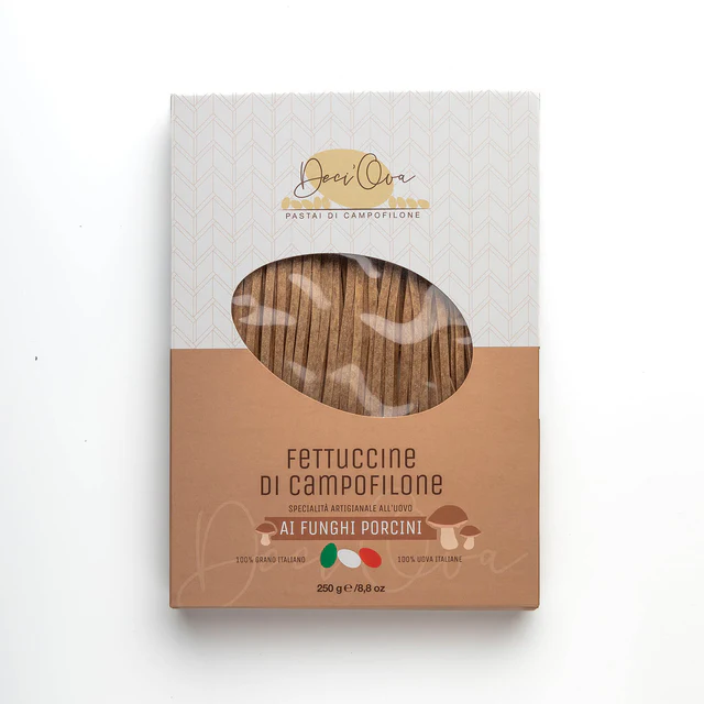 Fettuccine Funghi uit Campofilone met ei en paddenstoelen. Ambachtelijk gemaakt, vol van smaak, in 2–3 min klaar. Perfect met truffel, room of roomboter met salie. 250g.