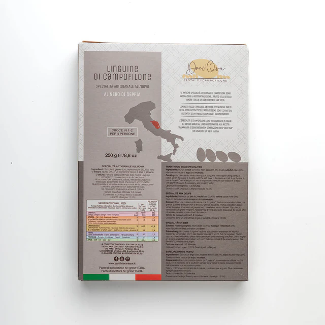Zwarte linguine met inktvisinkt – ambachtelijk gemaakt in Italië. Perfect bij vis en zeevruchten. 250g verpakking, kooktijd 4 min. Voor een verfijnd Italiaans pastagerecht.