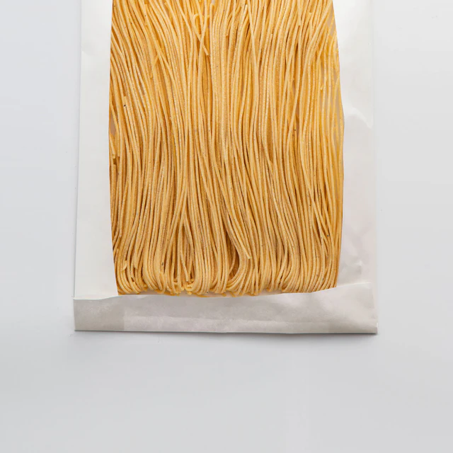 Pasta alla Chitarra met truffel – ambachtelijke eierpasta uit Campofilone met echte zwarte truffel. Luxe smaak, snelle bereiding. 250g – goed voor 2 à 3 personen.
