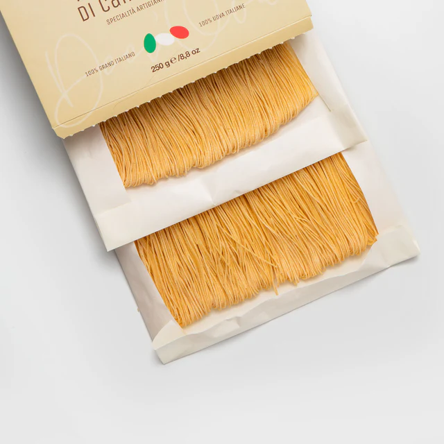 Maccheroncini di Campofilone IGP kopen? Deze traditionele Italiaanse eierpasta met 7–10 eieren per kilo bloem is flinterdun, snel klaar en heerlijk bij klassieke sauzen.