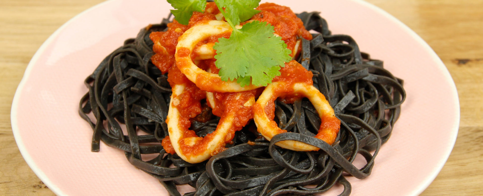 Zwarte pasta met inktvisringen
