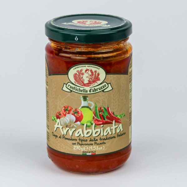 Italiaansa pasta arrabbiata saus