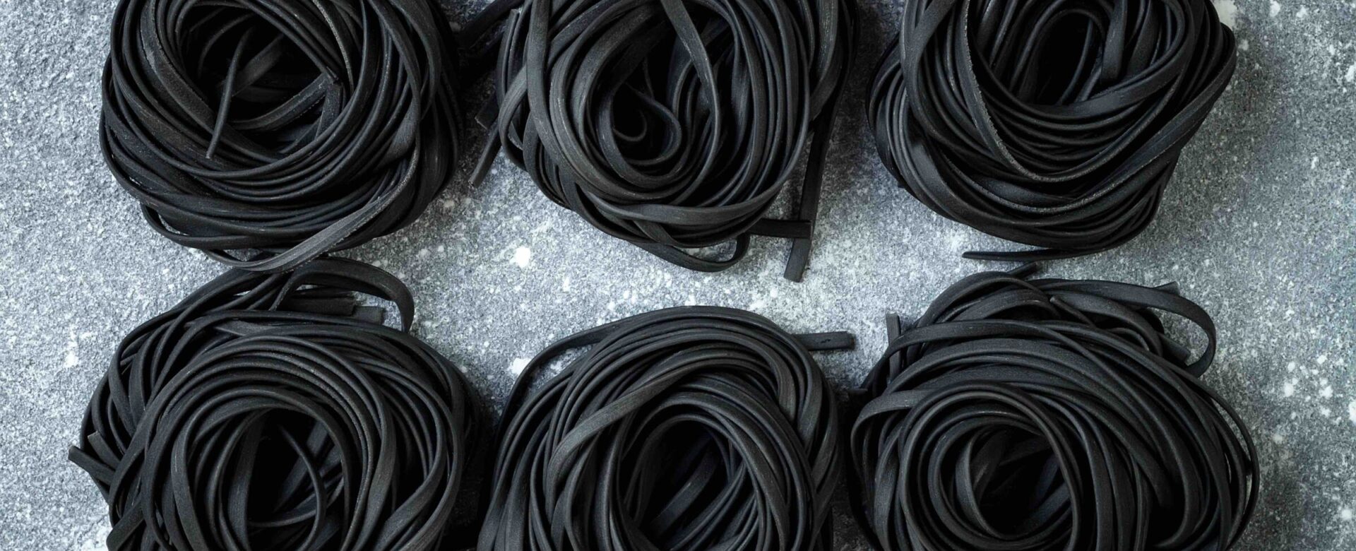Wat is zwarte pasta en wat kun je er mee?