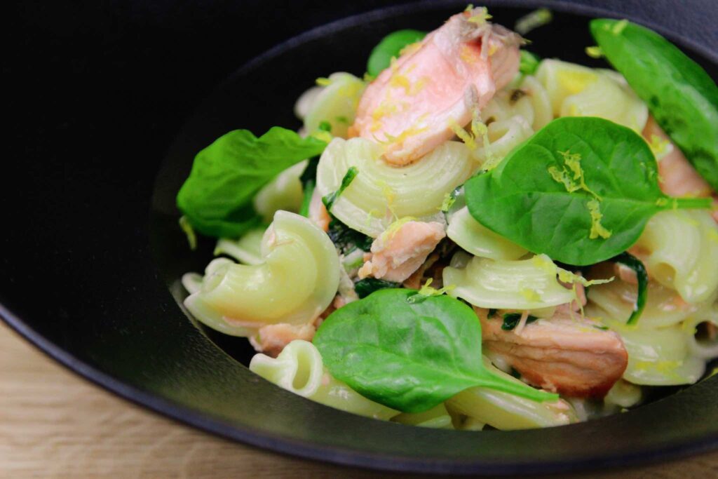 Creste di gallo met zalm en spinazie