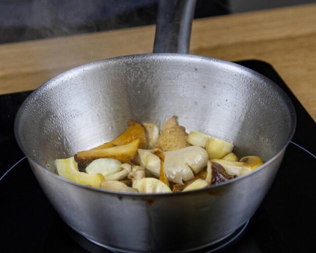 Pasta funghi met bospaddenstoelen