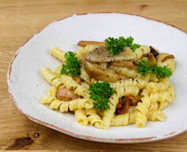 Pasta funghi met bospaddenstoelen