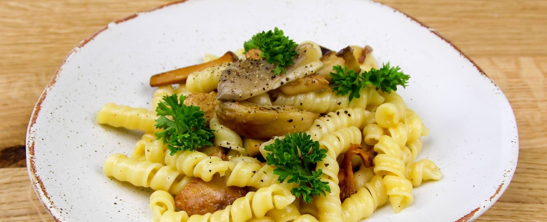 Pasta funghi met bospaddenstoelen