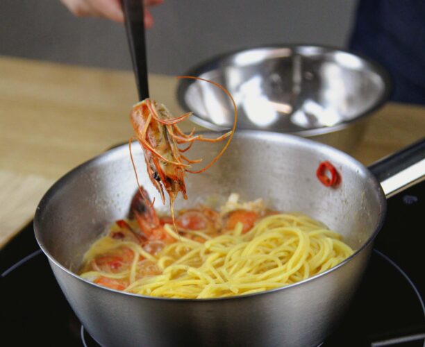 Pasta met gamba's, tomaatjes en citroenzeste