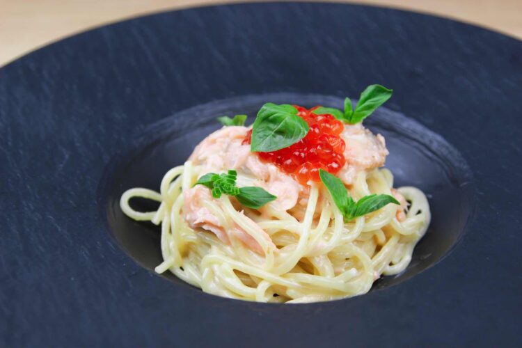 Pasta met zalm en roomsaus