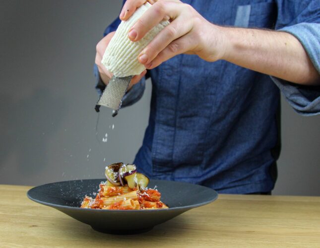 Pasta alla norma met aubergine en ricotta