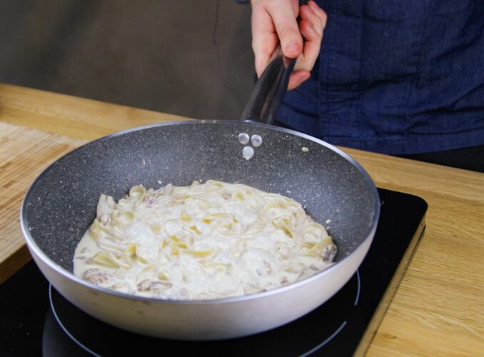 Volkoren pasta alle noci (walnoten en roomsaus)