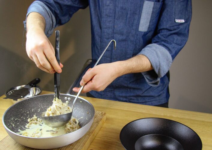 Pasta alla noci met walnoten, roomsaus en truffel