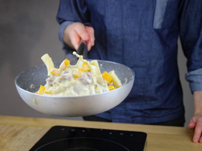 Pasta met pompoen en Italiaanse worstjes