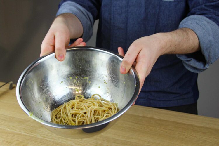 Volkoren pasta met olijfolie en citroen