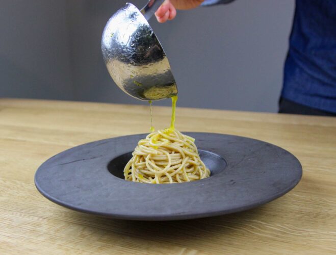 Volkoren pasta met olijfolie en citroen