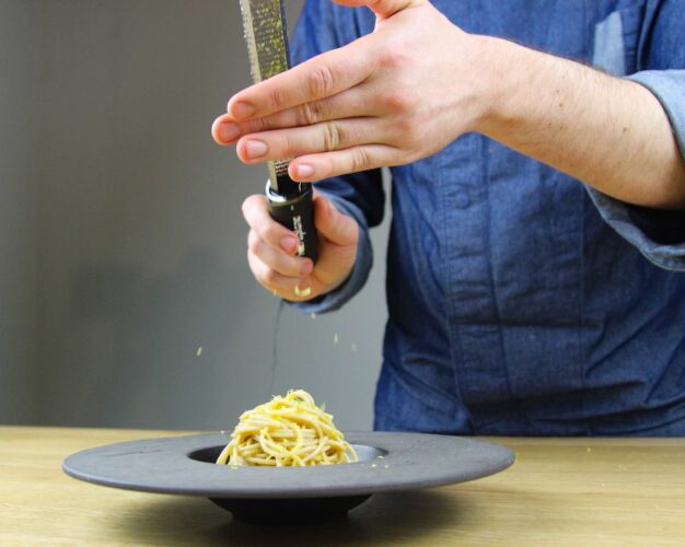 Volkoren pasta met olijfolie en citroen