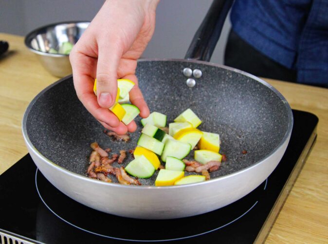 Pasta met courgette en spekjes