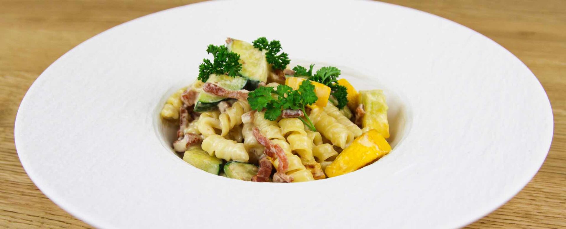 Pasta met courgette en spekjes