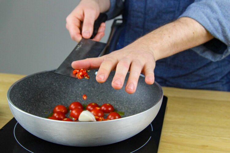 Volkoren pasta met vongole, tomaatjes en citroenzeste