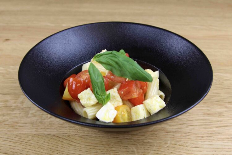 Salade Caprese met pasta