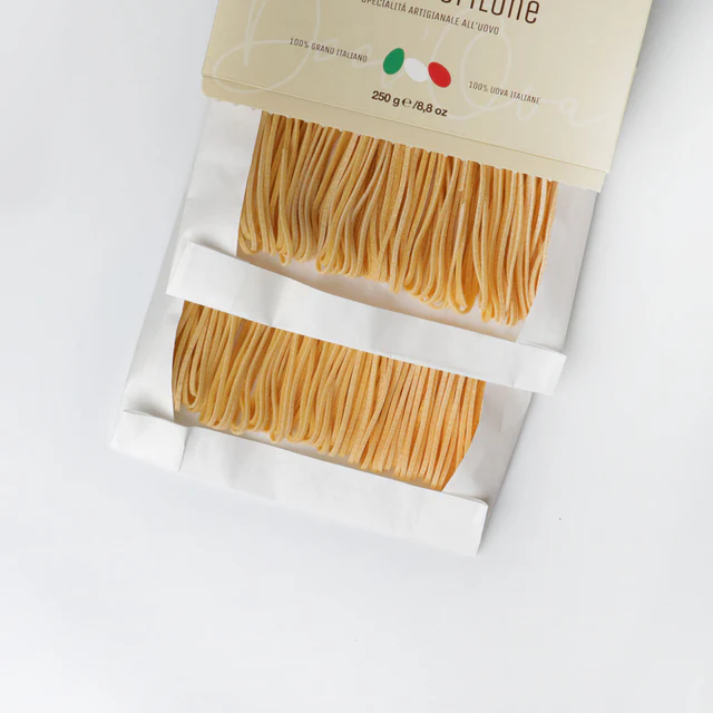 Tonnarelli di Campofilone IGP – stevige, vierkante eierpasta met 7–10 eieren per kilo. Fluweelzacht, ambachtelijk en perfect voor klassieke sauzen. Kooktijd: 1–2 minuten.