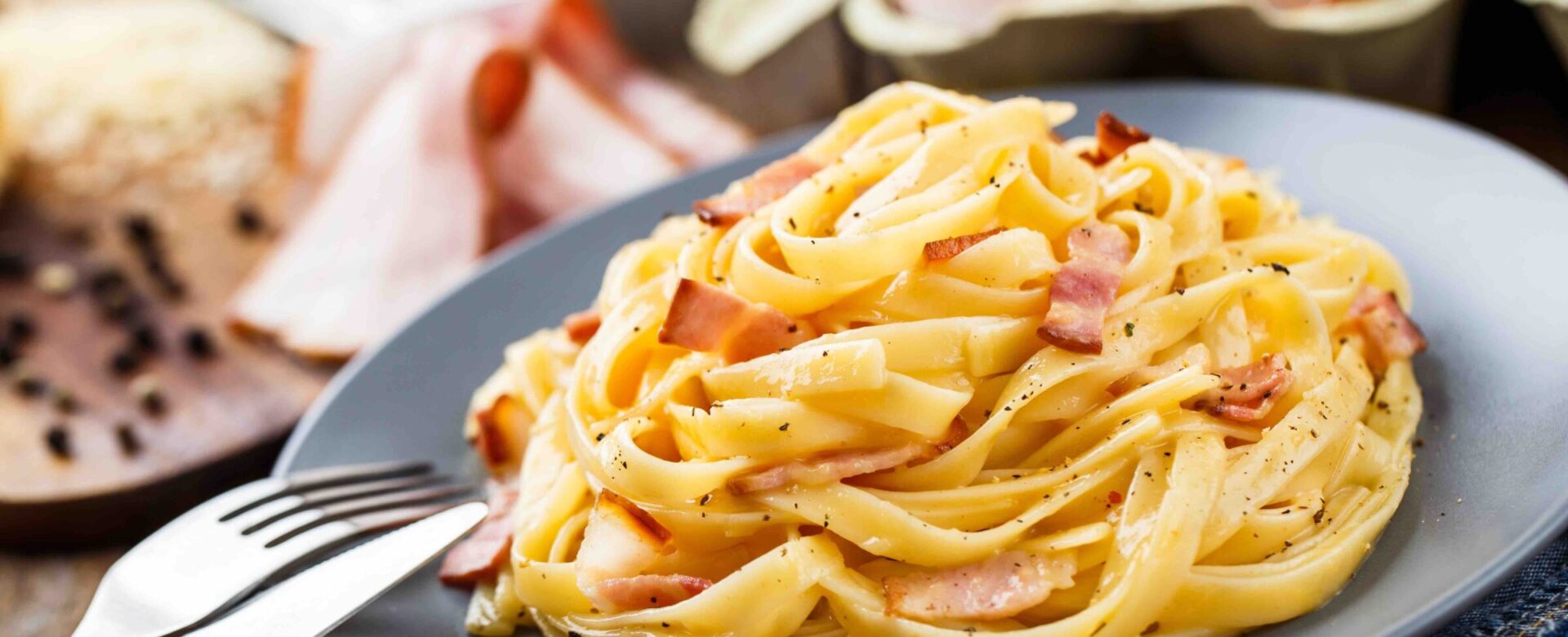 Is spaghetti carbonara met rauw ei? 