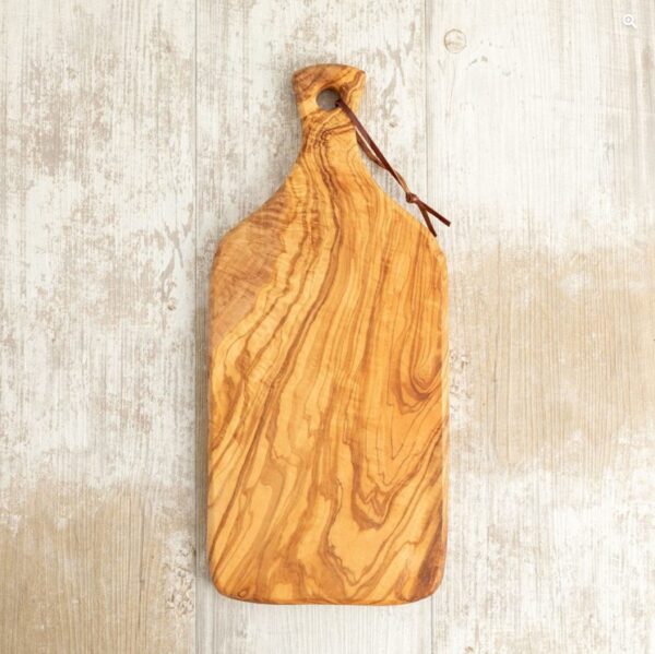 Borrelplank gemaakt van Italiaans olijfhout. Afmeting 41x18x1,8 cm