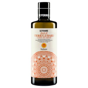 Fles olijfolie Terra di Bari D.O.P. Castel del Monte met traditioneel Apulisch design, afkomstig uit Puglia, Italië.