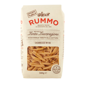Ontdek Rummo Casarecce, authentieke Siciliaanse pasta van hoogwaardige durumtarwe met stevige al dente beet. Perfect voor pesto, tomatensaus en mediterrane gerechten.