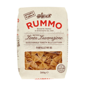 Ontdek Rummo Farfalle, authentieke Italiaanse strikjespasta van hoogwaardige durumtarwe met stevige al dente beet. Perfect voor pesto, salades en romige sauzen.