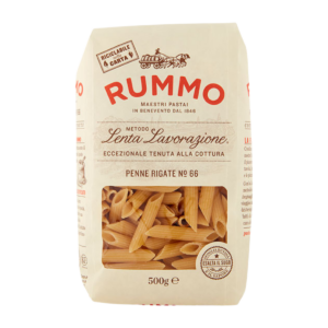 Ontdek Rummo Penne Rigate, authentieke Italiaanse pasta van hoogwaardige durumtarwe met stevige al dente beet. Perfect voor tomatensaus, pesto en ovengerechten.