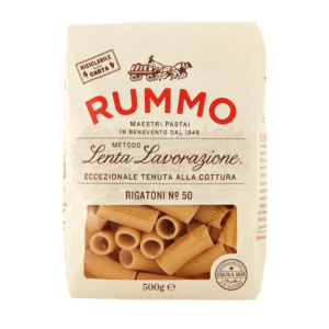 Ontdek Rummo Rigatoni, authentieke Italiaanse buispasta van hoogwaardige durumtarwe met stevige al dente beet. Perfect voor ragù, ovengerechten en rijke sauzen.