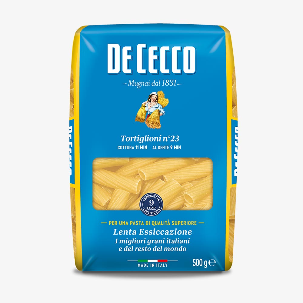 Ontdek De Cecco Tortiglioni, authentieke Italiaanse buispasta van hoogwaardige durumtarwe met stevige al dente beet. Perfect voor ragù, ovengerechten en rijke sauzen.